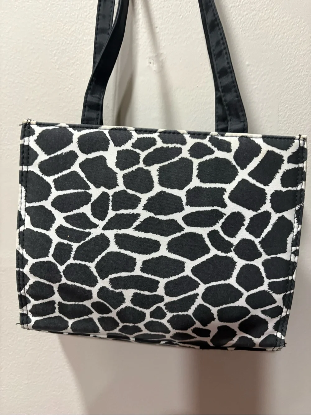 Black & White Giraffe-Print Women's Tote Bag